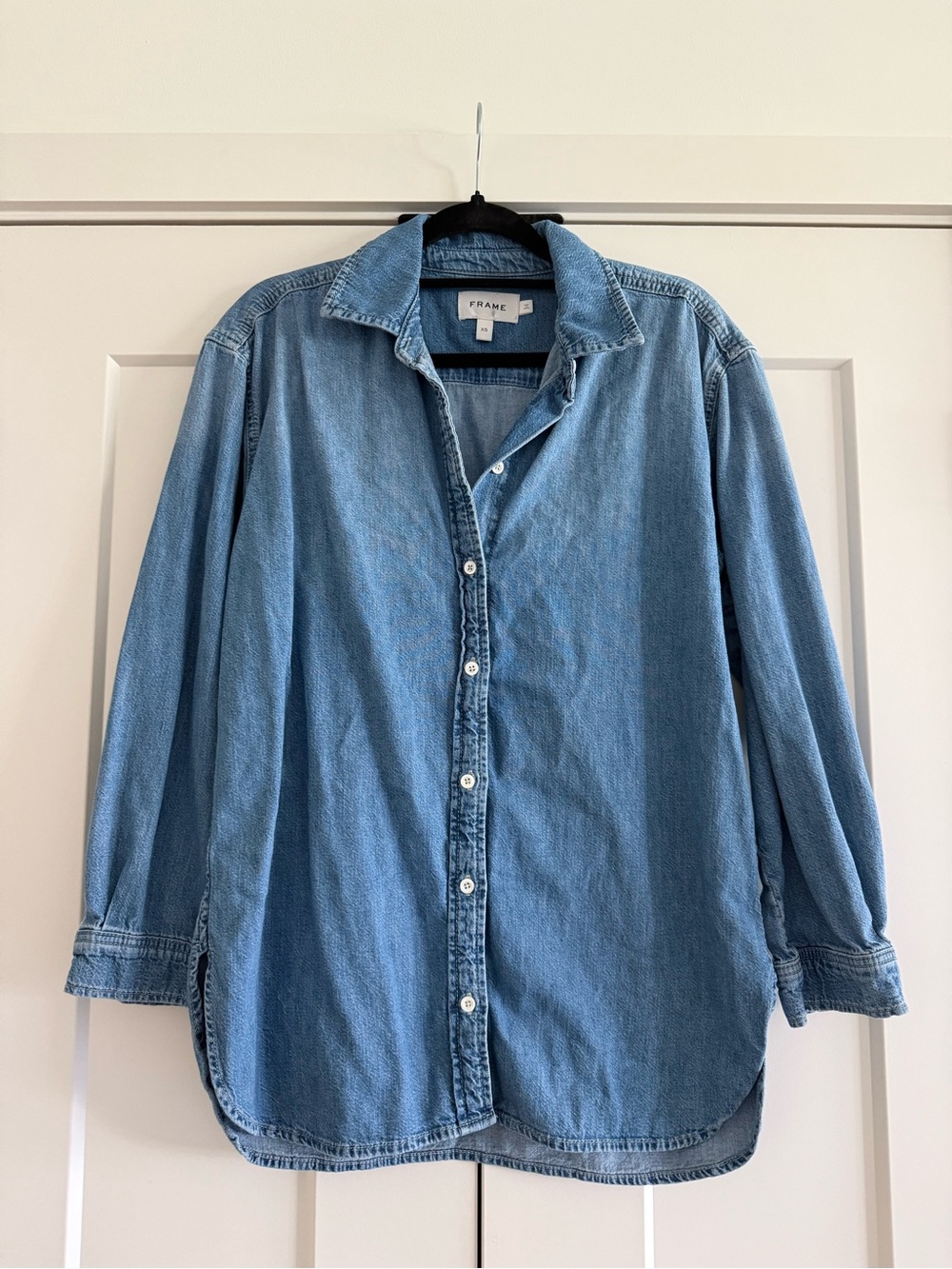 NWOT XS FRAME Light Wash Denim Shirt in Pale Blue